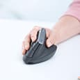 Logitech представила вертикальную компьютерную мышь MX Vertical