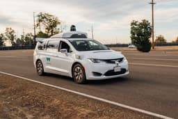 Беспилотные автомобили Waymo требуют вмешательства водителя примерно один раз на 9000 км