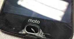 Верхний пластиковый слой экранов Moto Z2 Force может отслаиваться, но Motorola готова в этих случаях заменить его бесплатно