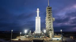 SpaceX успешно запустила ракету Falcon Heavy
