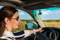 Автомобильный навигатор Garmin Speak Plus, поддерживающий Alexa, совмещен с видеорегистратором