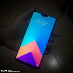 Смартфон Vivo V9 впервые замечен на живых фото