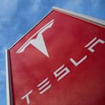 Tesla обвиняют в обмане потребителей