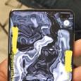 Фото дня: работающий флагманский смартфон Samsung Galaxy S10+ вживую + обои с него