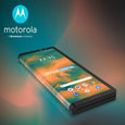 Появились первые изображения смартфона Motorola со сгибающимся экраном