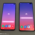 Флагманы Samsung Galaxy S10 и Galaxy S10+ во включенном состоянии позируют на качественных живых фотографиях под разными углами