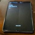 Видео дня: реальный Samsung Galaxy Fold в руках пользователя. Залом на экране бросается в глаза