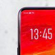 В этом году китайцы покажут первые смартфоны с подэкранными камерами