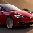 Это что-то нереальное. Акции Tesla стремительно дорожают, компания уже сравнялась с McDonald's