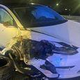 Tesla на автопилоте разворотила полицейский Dodge Charger и врезалась в Mercedes GLK 350