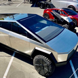 Илон Маск и инженеры Tesla только сейчас определились с дизайном и размерами Tesla Cybertruck — это могло стать причиной задержки автомобиля