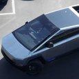 Это новый Tesla Cybertruck: электропикап с огромным дворником сильно беспокоит Илона Маска