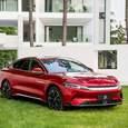Илон Маск смеялся над этой компанией, а теперь BYD готовится стать №1 в мире, опередив Tesla в Китае