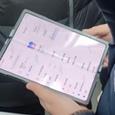 Утечка в метро: первый складной смартфон Xiaomi с огромным гибким экраном поймали в реальной жизни