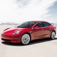 Tesla Model 3 на автопилоте вылетела с дороги и врезалась в дерево