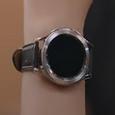 Так выглядят Samsung Galaxy Watch 4 Classic вживую: часы засветились в официальном рекламном ролике