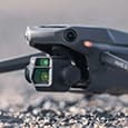 Камера Hasselblad, датчик Four Thirds разрешением 20 Мп, 7-кратный оптический зум, запись видео Apple ProRes 422 разрешением 5,1K, встроенный SSD на 1 ТБ. Представлены дроны DJI Mavic 3 и Mavic 3 Cine