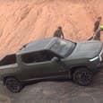 Конкурент Tesla Cybertruck прошёл «Врата Ада»: первым серийным электрическим пикапом на этом маршруте стал Rivian R1T
