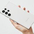 Samsung Galaxy S22 Ultra позирует в руках на живых фото перед завтрашним анонсом