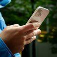 Десятки тысяч владельцев iPhone 13 сообщили о розовом экране, Apple оперативно выпустила бета-версию iOS 15.3