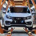 АвтоВАЗ показал, как первая тестовая Lada Vesta NG сходит с конвейера