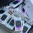 Перекупщики продают iPhone 14 из чемоданов прямо на улицах Китая с огромной наценкой
