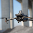 Представлены дроны DJI Mavic 3E и Mavic 3T. У последнего три камеры и 56-кратный зум
