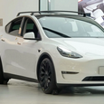 Студенты выполнили джейлбрейк Tesla и включили платные функции: для устранения уязвимости компании придётся менять начинку в машинах