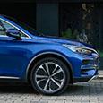 У BYD в России появился новый официальный партнёр — крупный дилер «Автодом». Россиянам предложат два кроссовера BYD и два седана, озвучены цены