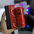 Фирменный телефон Coca-Cola, созданный Realme, показали вживую. Он получит уникальный дизайн и контент