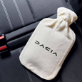 Dacia троллит BMW, которая предлагает обогрев сидений и руля по подписке. Компания раздаёт бесплатные грелки