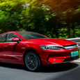 Пока Tesla проектирует, BYD уже выпускает такие машины. Дешёвый и мощный электромобиль с новыми функциями BYD Qin Plus DM-i 2023 представят 7 апреля
