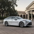 Представлена новая Toyota Mirai 2023. Платить за заправку не придётся очень долго