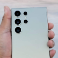 Потенциальный Samsung Galaxy S24 Ultra показан вживую — с плоским экраном и матовой серебристой панелью