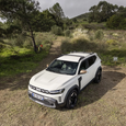 Совершенно новый Dacia Duster 2024: объявлены комплектации и очень привлекательная стартовая цена