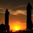 Илон Маск показал четыре готовых корабля SpaceX Starship. Двигатели Raptor следующего поколения на подходе
