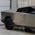 «Боже мой. Её разнесло на части», — в Tesla Cybertruck стреляли из лука и из Tommy Gun