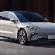 В России стартуют продажи «одноклассников» BMW 5-Series и BMW X6 с гарантией до 5 лет или до 120 000 км. Объявлены цены на премиальные новинки Rising F7 и R7