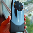 Два кабеля, два зарядных устройства, чехол и гарнитура. Huawei Mate 60 RS Ultimate Design получил богатый комплект поставки