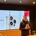 В Россию привезли и распаковали первый iPhone 15 Pro Max — за день до начала мировых продаж