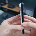 Настолько тонкий? Реальный iPhone 16 Pro и макет iPhone 17 Air сравнили на живых фото