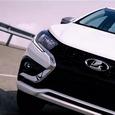АвтоВАЗ увеличил темпы производства Lada Iskra: машины в белом и серебристом цветах получают наполовину технологический пластик