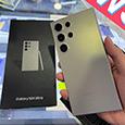Samsung Galaxy S24 Ultra со своей титановой рамкой позирует на новых живых фото