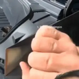 Tesla Cybertruck не заботится о пальцах — крышка багажника отрубила кусок моркови и сильно прищемила пальцы пользователя
