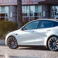 Больше не самый продаваемый автомобиль: Tesla Model Y упала с 1 на 18 место, а лидерами стали Volkswagen T-Roc и Golf