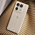Деревянная крышка, IP68, 144 Гц, 125 Вт, 100-кратный зум и Snapdragon 8s Gen 3. Представлен Moto X50 Ultra