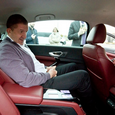 Первую Lada на «Аврора-Авто» показали вживую: роскошный салон, красная кожа и сенсорные панели в подлокотнике