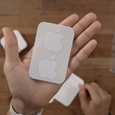 Конец эпохи: Apple больше не вкладывает бесплатные наклейки в коробки с iPhone. Пользователи Сети уже шутят на эту тему