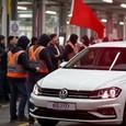 Кризис в Volkswagen: компания отменяет многолетние гарантии занятости. Увольнения и забастовки всё реальнее
