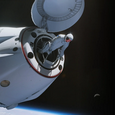 Астронавты SpaceX Crew Dragon уже оказались дальше от Земли, чем любой человек за 50 лет. Они готовятся к выходу в открытый космос